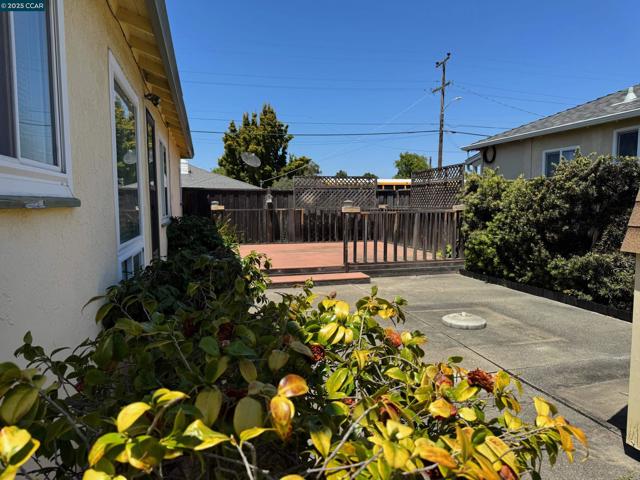 17300 Via Melina, San Lorenzo CA: https://media.crmls.org/mediaz/4137b2ca-a781-482a-8092-7555f3dfa35d.jpg