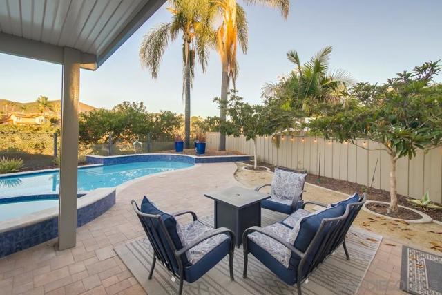 13559 Chaco Ct, San Diego CA: https://media.crmls.org/mediaz/41384714-5fb5-4051-a60e-16644141493e.jpg