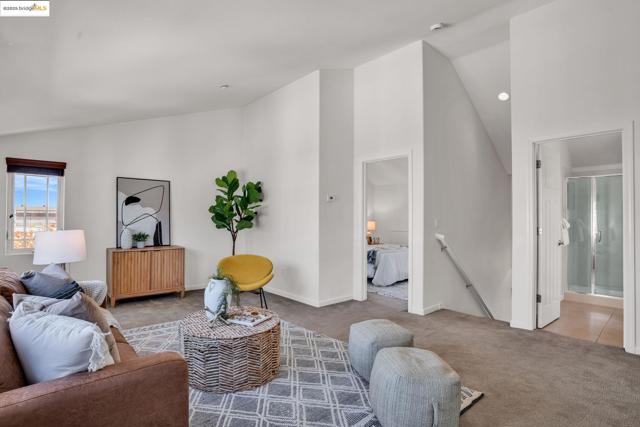 1623 Fortmann Way, Alameda CA: https://media.crmls.org/mediaz/41385a03-3f31-46bb-b580-3cc25f385866.jpg