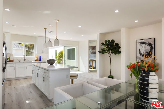 3827 S Victoria Avenue, View Park CA: https://media.crmls.org/mediaz/413871ee-a7cc-4d7e-8c81-486edeb0a1fc.jpg