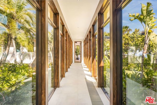11809 Ellice Street, Malibu CA: https://media.crmls.org/mediaz/41388cb0-542d-4920-a865-361a15b37293.jpg