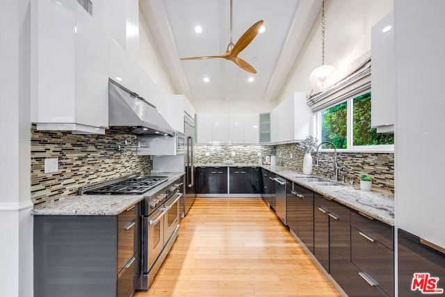 14539 Valley Vista Boulevard, Sherman Oaks CA: https://media.crmls.org/mediaz/41390d41-0c01-4d20-bb02-2a242ed6d868.jpg