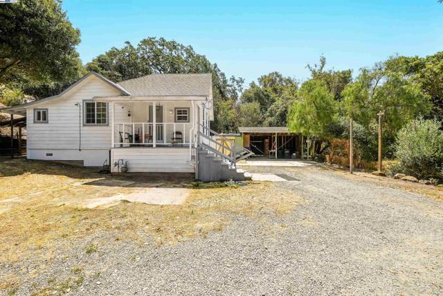 75 Kilkare Rd, Sunol CA: https://media.crmls.org/mediaz/41392ae9-a372-4522-806e-cad8bc4ba8be.jpg
