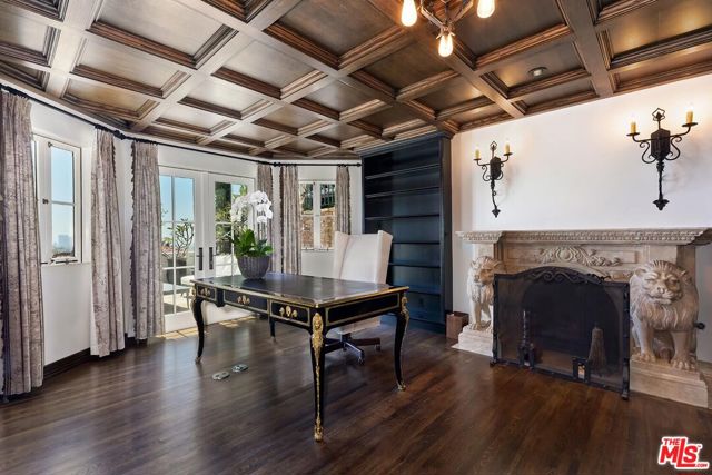 2420 Chislehurst Drive, Los Angeles CA: https://media.crmls.org/mediaz/41396875-34da-4242-b47d-9f64d1bd1395.jpg