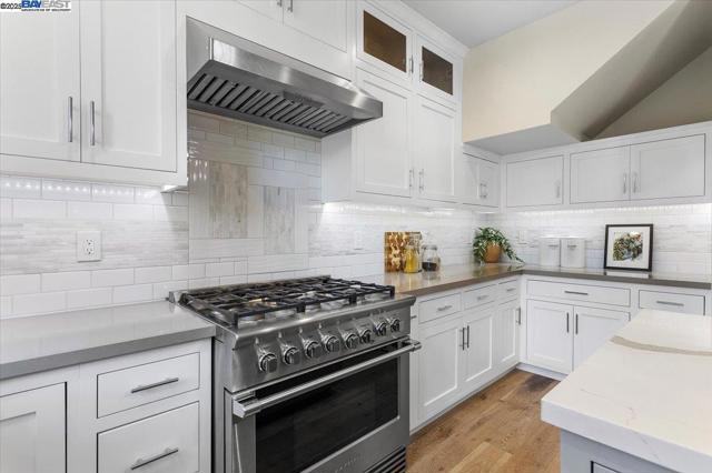 1002 Middle Ave, Menlo Park CA: https://media.crmls.org/mediaz/4139e871-f536-4478-bbe9-641739c4d587.jpg
