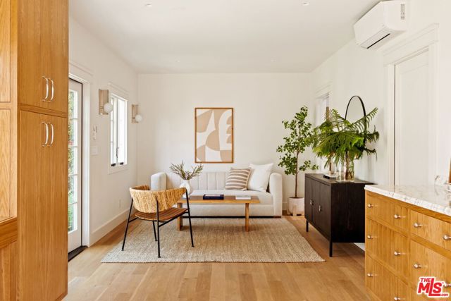 1068 Queen Anne Place, Los Angeles CA: https://media.crmls.org/mediaz/413a1c97-e875-432d-aada-9eb5724ca9f3.jpg
