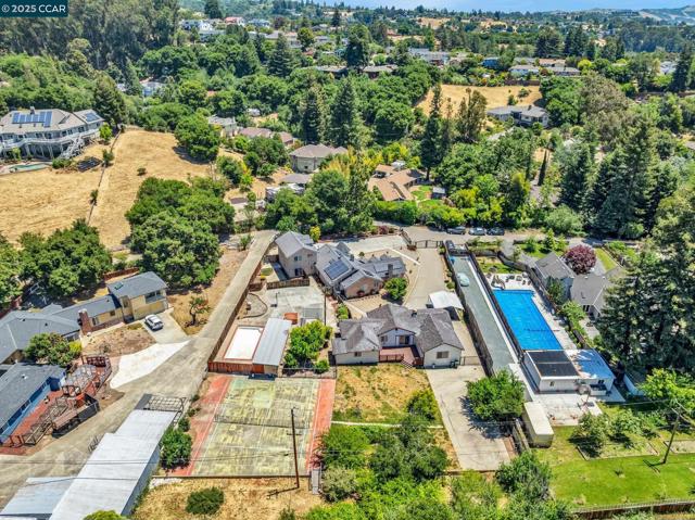 18127 Madison Ave, Castro Valley CA: https://media.crmls.org/mediaz/413a2b4d-4462-432e-8816-1c35c83fadd0.jpg