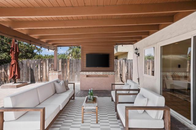 3943 Catamarca Dr, San Diego CA: https://media.crmls.org/mediaz/413a49db-c628-463c-a4a3-385cac54b4ec.jpg