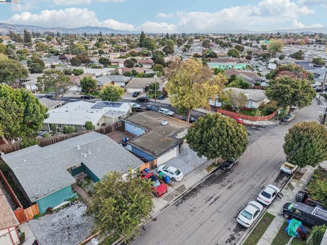 24282 Willimet Way, Hayward CA: https://media.crmls.org/mediaz/413a8b2d-b15a-4430-bfe9-cfdc4e87157c.jpg