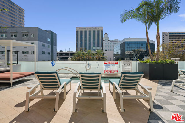 250 E Broadway, Long Beach CA: https://media.crmls.org/mediaz/413acdf5-00e6-4e42-a7f5-61fac7ac7d97.jpg