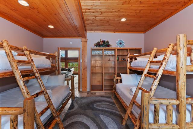 42400 Eagle Ridge, Big Bear CA: https://media.crmls.org/mediaz/413cb646-e20f-4048-98f3-6fa143812001.jpg