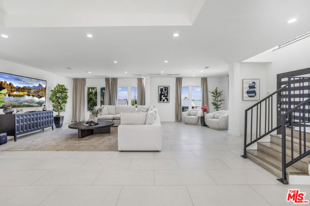 18202 Rancho Street, Tarzana CA: https://media.crmls.org/mediaz/413d3c16-2072-4a58-a3b4-3000fe9d3e7b.jpg