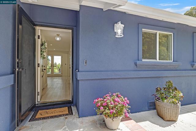 1952 Montclair Court, Walnut Creek CA: https://media.crmls.org/mediaz/413d5db9-5157-4135-a130-ed5046b5c5c4.jpg
