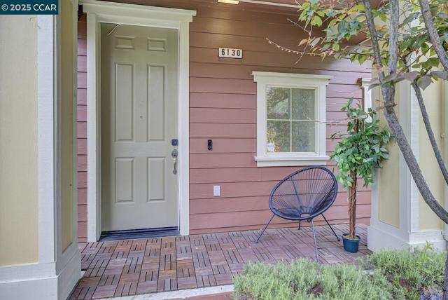 6130 Old Quarry Loop, Oakland CA: https://media.crmls.org/mediaz/413e19b9-dbe6-4fa0-aada-b9ee5eab5bef.jpg