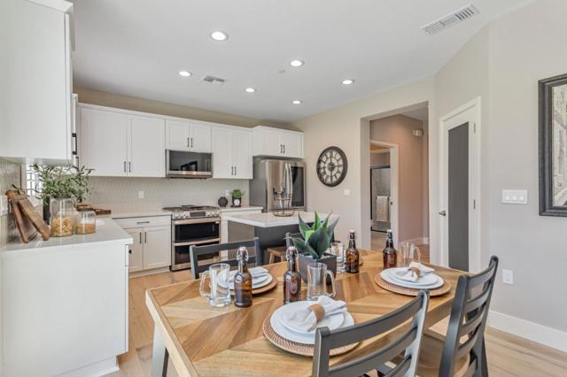 1153 Coyote Peak Way, Hollister CA: https://media.crmls.org/mediaz/413ea3d2-d0ee-412e-831c-f43ea82e6c94.jpg