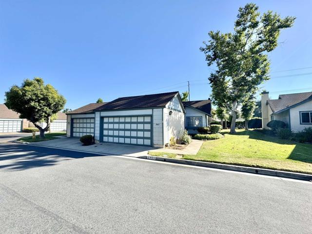 Detail Gallery Image 2 of 16 For 2469 Turnbridge, Escondido,  CA 92027 - 2 Beds | 2 Baths