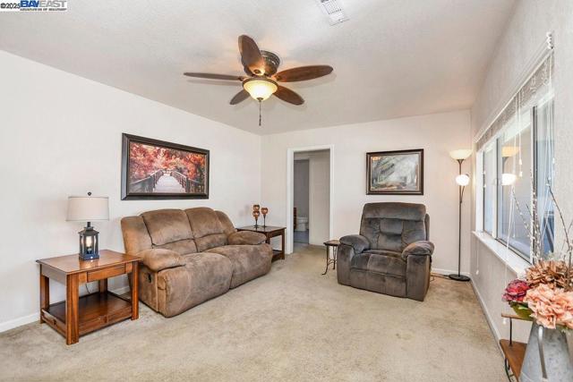 46 E Thirteenth St, Antioch CA: https://media.crmls.org/mediaz/413f96b3-0e22-46a6-9476-590c1be81224.jpg