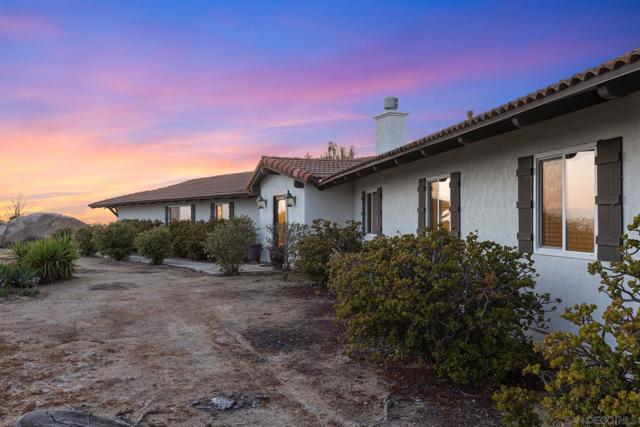 16641 Eagles Crest Rd, Ramona CA: https://media.crmls.org/mediaz/414047d9-af63-47a0-8a15-97e2023aeab3.jpg
