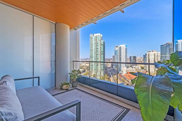 888 E St, San Diego, California 92101, 2 Bedrooms Bedrooms, ,2 BathroomsBathrooms,Condominium,For Sale,E St,250017165SD