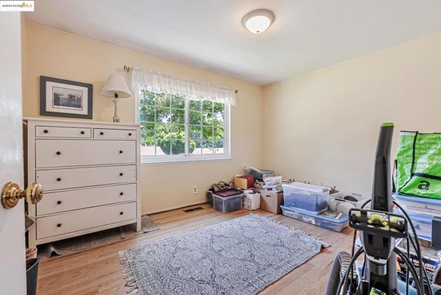 2050 Donald Dr, Moraga CA: https://media.crmls.org/mediaz/41410ffb-cd5d-4a43-ab0f-552da7c25e0d.jpg