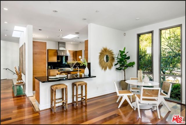 3685 Mandeville Canyon Road, Los Angeles CA: https://media.crmls.org/mediaz/414225a4-daff-4f2e-88f8-1cd940f5fef8.jpg