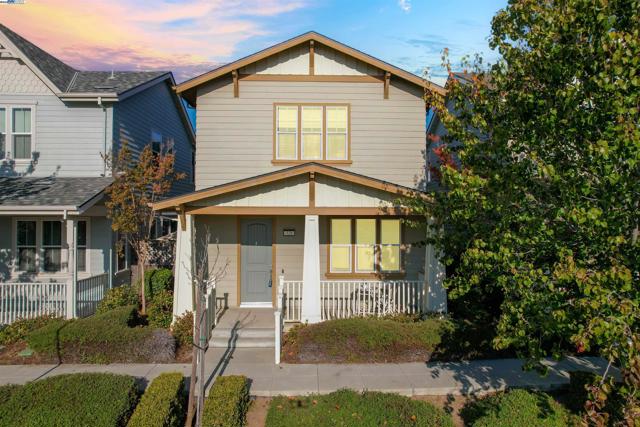 328 C St, Hayward CA: https://media.crmls.org/mediaz/41424325-57ab-48ab-a860-da382e0c188c.jpg