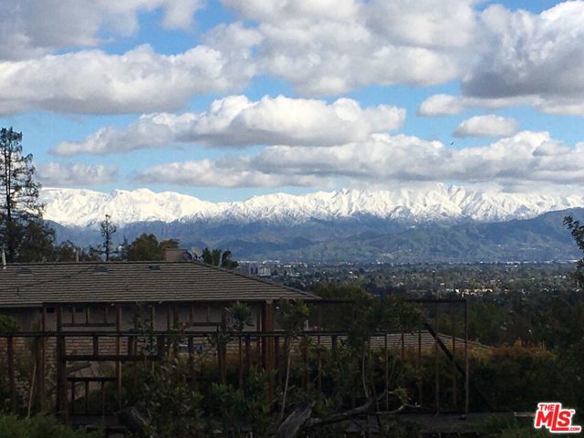 16840 Oak View Drive, Encino CA: https://media.crmls.org/mediaz/4142518c-f221-4831-aa47-82e4f88b51cc.jpg