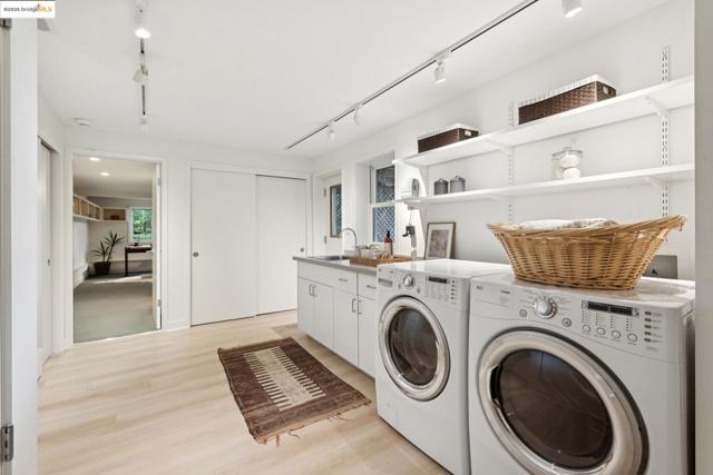 64 Crest Rd, Piedmont CA: https://media.crmls.org/mediaz/4142fa2d-fe35-4bbf-8571-edb94ec3d8bd.jpg