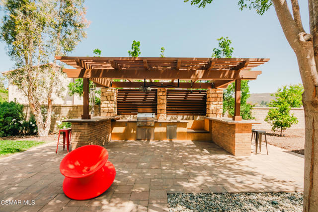 1323 Arroyo View Street, Thousand Oaks CA: https://media.crmls.org/mediaz/4142fe58-d5e1-456e-89b5-b724783d320a.jpg