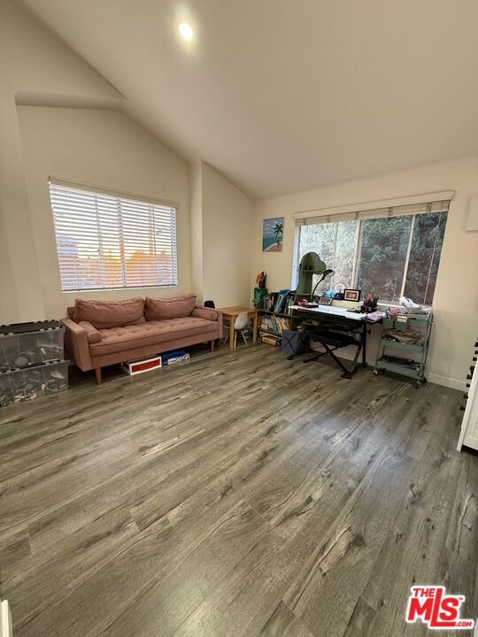 https://media.crmls.org/mediaz/4144435a-43e5-45f9-9ac0-155be82b6898.jpg?preset=X-Large