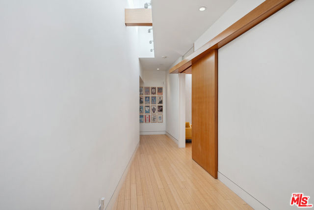 16145 High Valley Place, Encino CA: https://media.crmls.org/mediaz/41445174-9abe-46c8-b6e7-a3b6083625ad.jpg