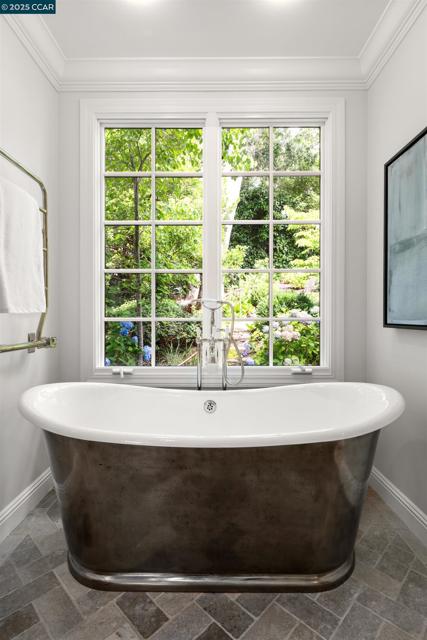 9 El Sueno, Orinda CA: https://media.crmls.org/mediaz/414499f1-5286-4d3e-8d13-fdfbbe9c0092.jpg