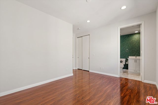 13225 Victory Boulevard photo 26