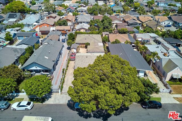 2912 5th Avenue, Los Angeles CA: https://media.crmls.org/mediaz/4144bc81-716c-4db7-9318-03b04d15f1e4.jpg