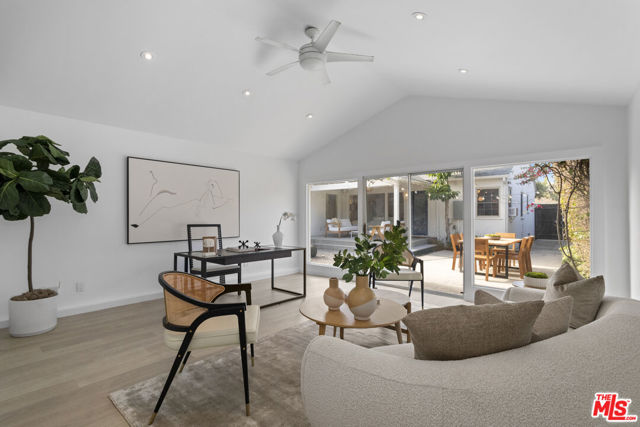 1016 Indiana Court, Venice CA: https://media.crmls.org/mediaz/414539e4-f0ab-486a-b3d9-6aebcb0e0afd.jpg