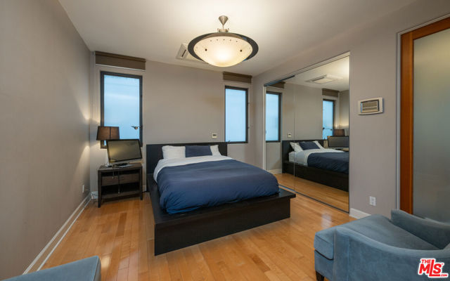 4115 Roma Court, Marina del Rey CA: https://media.crmls.org/mediaz/414584c3-2c76-4019-9bc3-3b69138348de.jpg