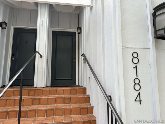 0 8184 Caminito Sonoma, La Jolla CA: https://media.crmls.org/mediaz/41462a63-e291-43e4-b28f-8ff641559f4d.jpg