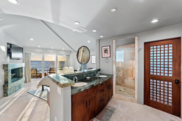 2956 Solimar Beach Drive Drive, Ventura CA: https://media.crmls.org/mediaz/41463e0a-92d1-4fb7-a899-c461a0721cee.jpg