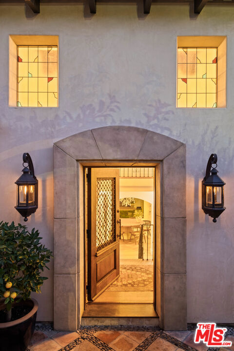 7020 La Presa Drive, Los Angeles CA: https://media.crmls.org/mediaz/4147f3c5-b95a-41d8-b3b0-38ed75fdcdfc.jpg