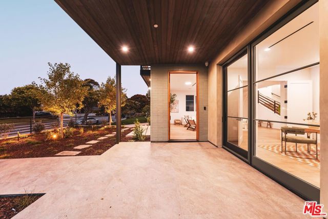 Image 4 of 51 For 2114 Pier Avenue