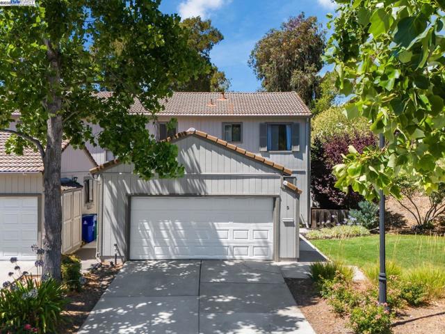 9 Moraine Court, Hercules CA: https://media.crmls.org/mediaz/41482126-5ca5-45f1-ae2c-2d4f926de17a.jpg