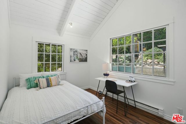 1527 Bainum Drive, Topanga CA: https://media.crmls.org/mediaz/4149d212-6d2a-494f-8094-72e19d653511.jpg