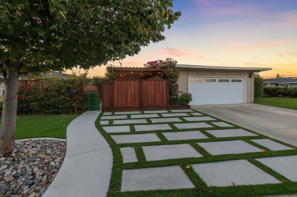 33423344 Los Prados Street