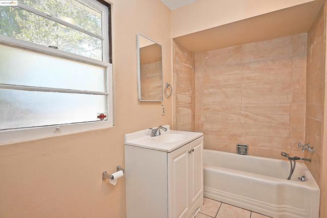 2343 Almond Ave, Concord CA: https://media.crmls.org/mediaz/414a46a1-44a5-4c24-a323-f65342fa9f28.jpg