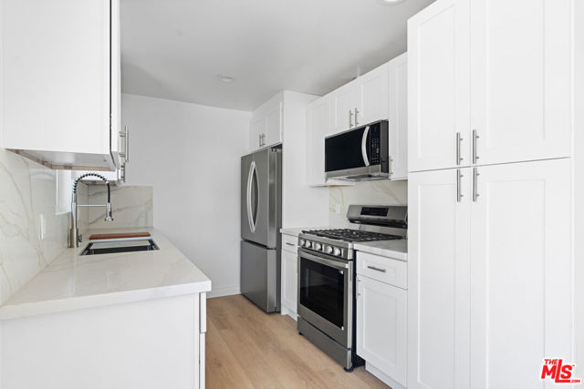 814 3rd Street, Santa Monica CA: https://media.crmls.org/mediaz/414a54ac-f9ad-468b-8746-73e6cef75619.jpg