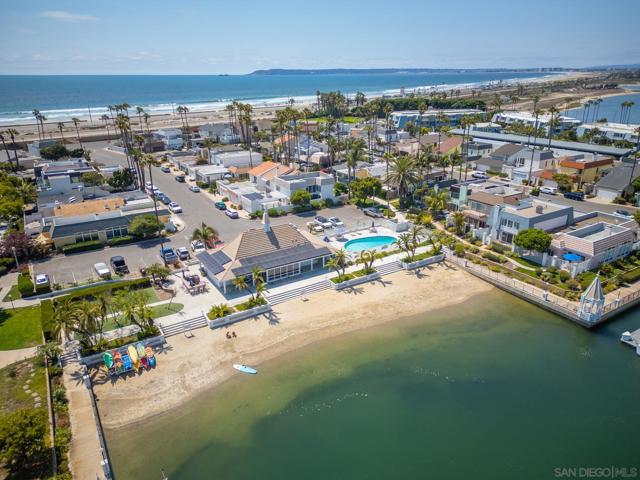 54 Half Moon Bend, Coronado CA: https://media.crmls.org/mediaz/414ae734-26a6-47f4-82f9-73e34250fa81.jpg