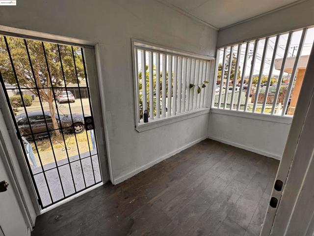 1342 Garvin Ave, Richmond CA: https://media.crmls.org/mediaz/414b6f3e-25de-4719-b6ef-e410590a83c3.jpg