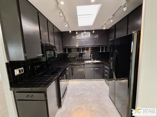 425 Bradshaw Lane, Palm Springs CA: https://media.crmls.org/mediaz/414b7002-69dc-4a6c-aeb3-365b4f4335c5.jpg