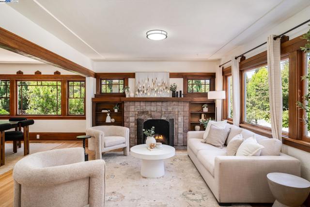 5731 Hermann St, Oakland CA: https://media.crmls.org/mediaz/414b8c4d-ae70-434e-b6a6-2dce2f3bc7d8.jpg