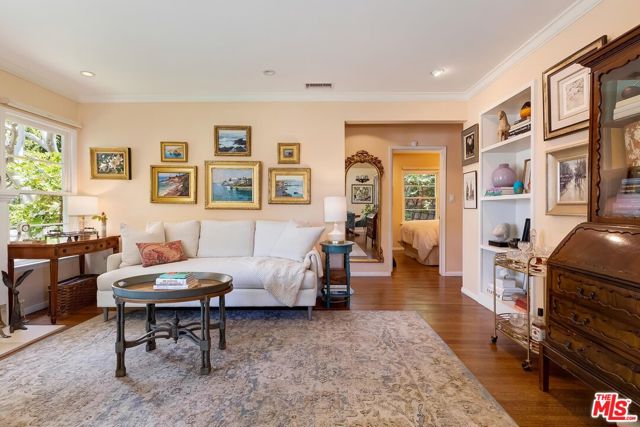 4365 Elenda Street photo 6